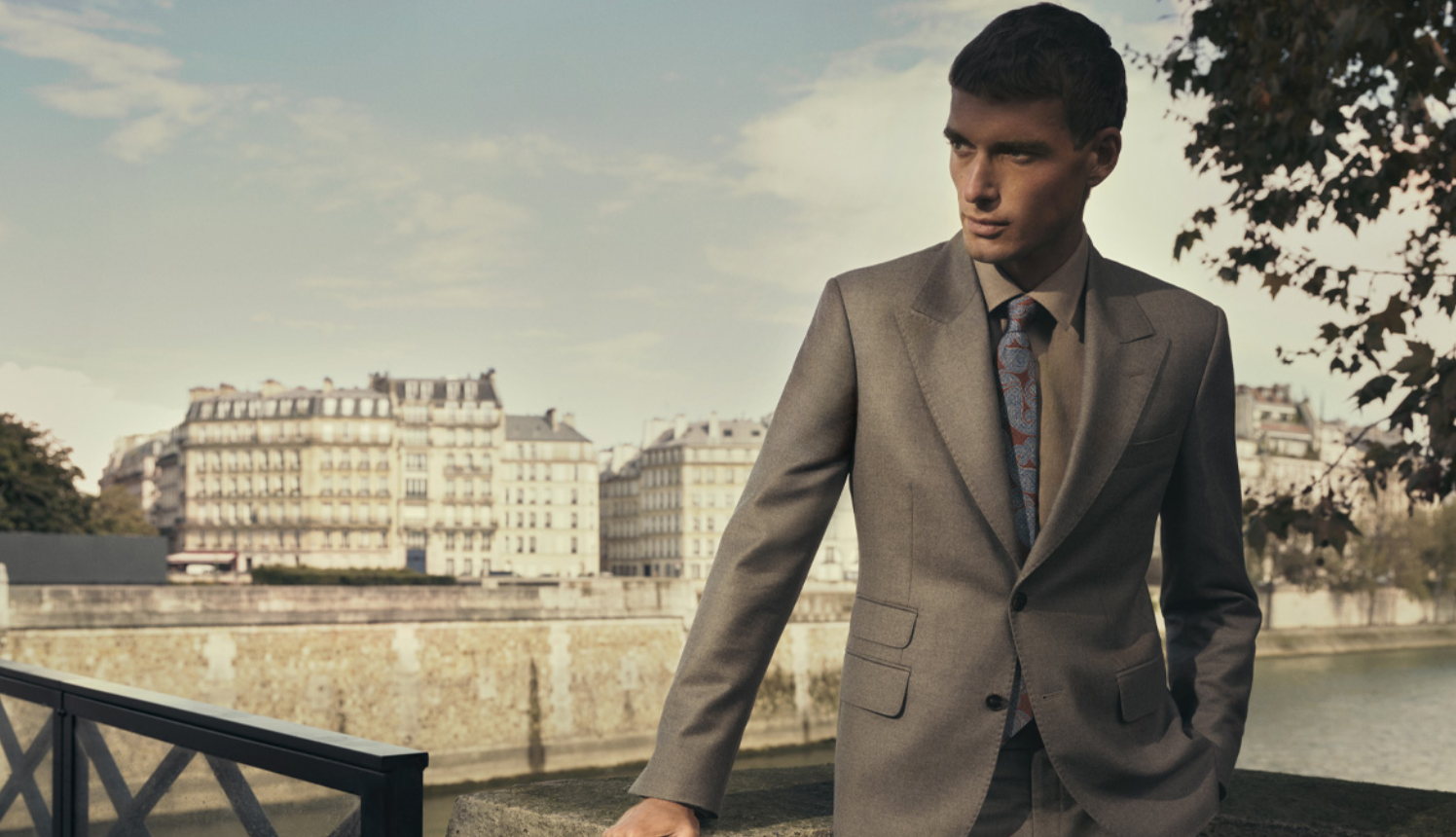 Garnitur męski na wesele latem - jakie kolory i tkaniny sprawdzą się najlepiej?